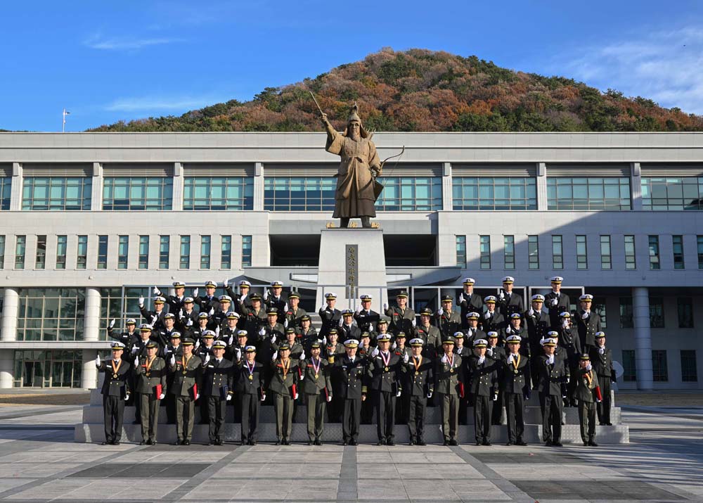 [보도사진 3] 제135기 해군해병대 사관후보생 임관식.jpg