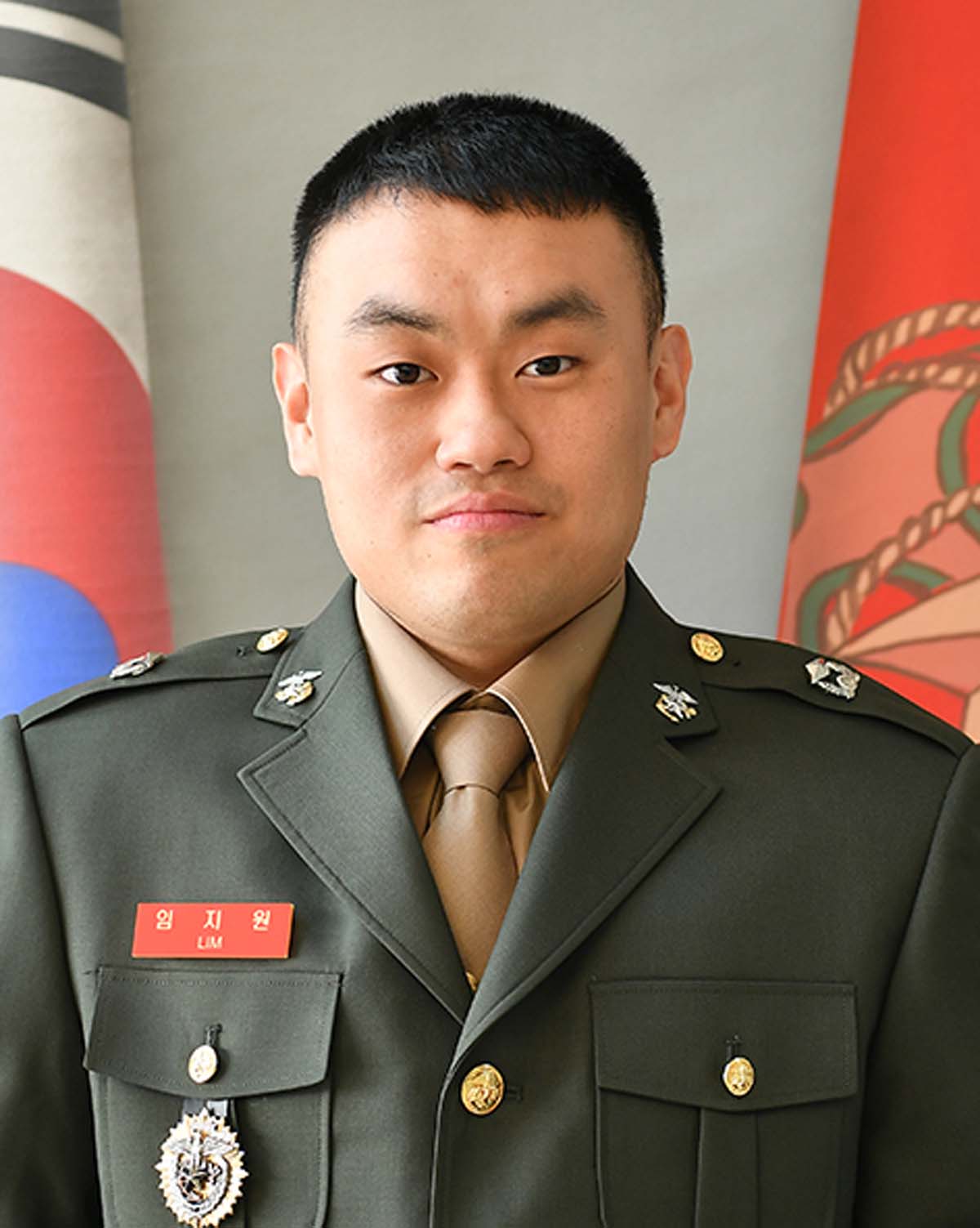 3. 해군참모총장상 해병소위 임지원.jpg