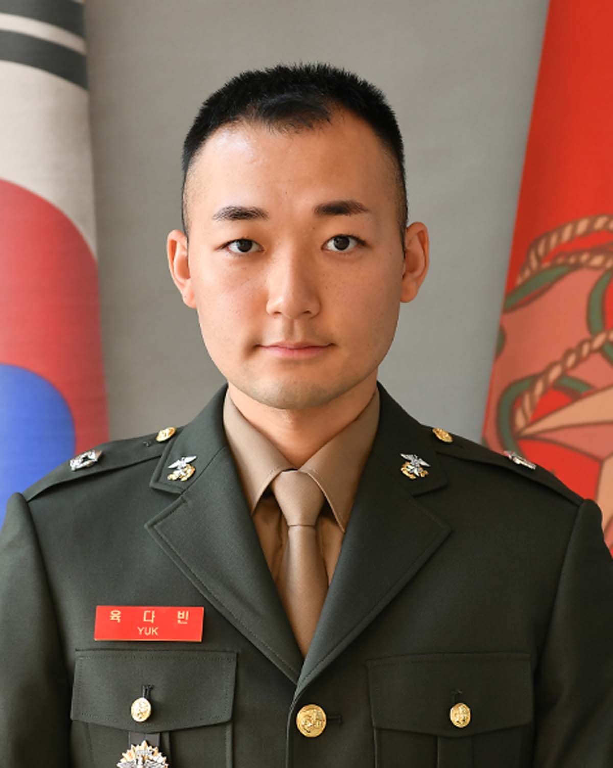 2. 합동참모의장상 해병소위 육다빈.jpg