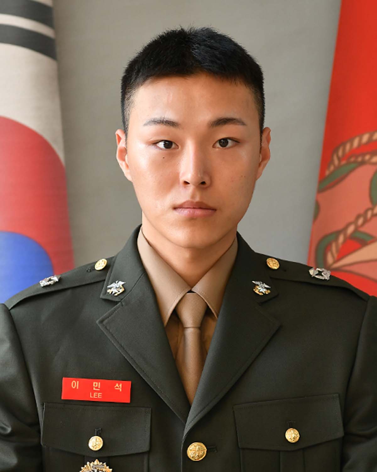 5. 해병대교육훈련단장상 해병소위 이민석.jpg