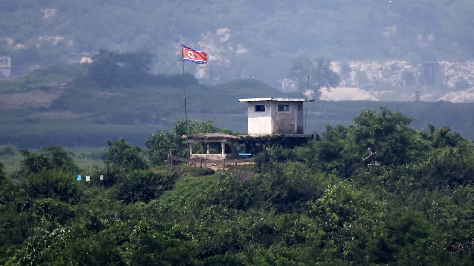 231203 비무장지대 남측에서 바라본 북한군 초소 1500.jpg