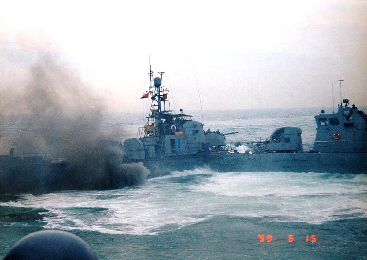 사진2. 제1연평해전에서 대응 작전 중인 참수리 325호정.jpg