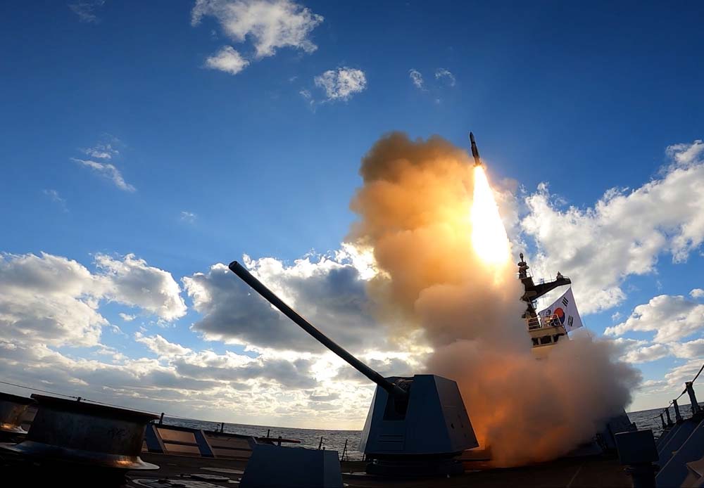 [보도사진] SM-2 함대공 유도탄 국내 첫 실사격 훈련(4).jpg