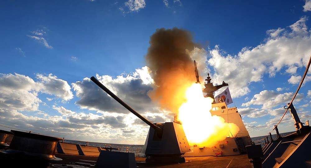 [보도사진] SM-2 함대공 유도탄 국내 첫 실사격 훈련(3).jpg