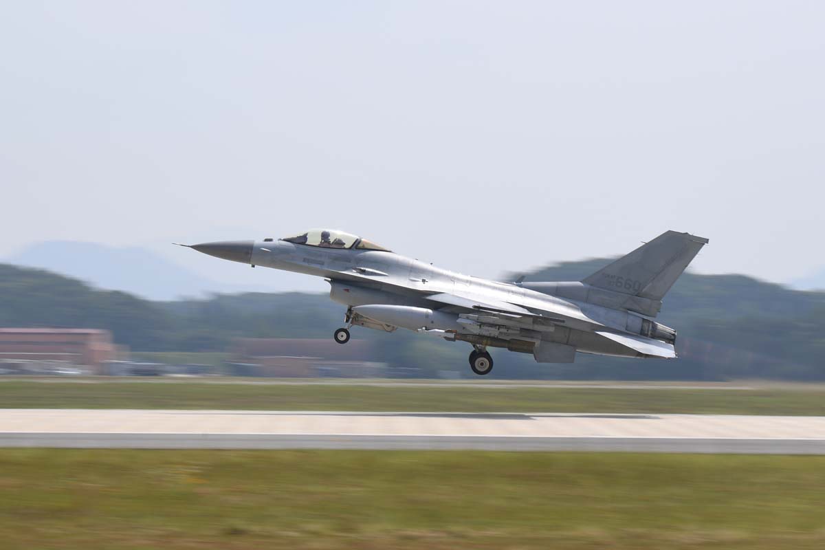 사진04. 한미 연합공중훈련 중 F-16 이륙(24.06.20.).jpg