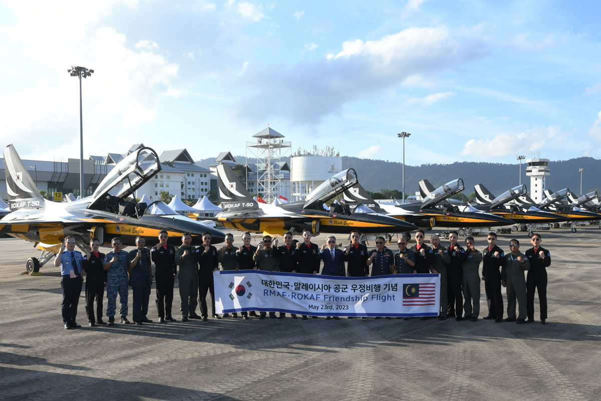 [사진7] 블랙이글스, 말레이시아 공군 우정비행.jpg