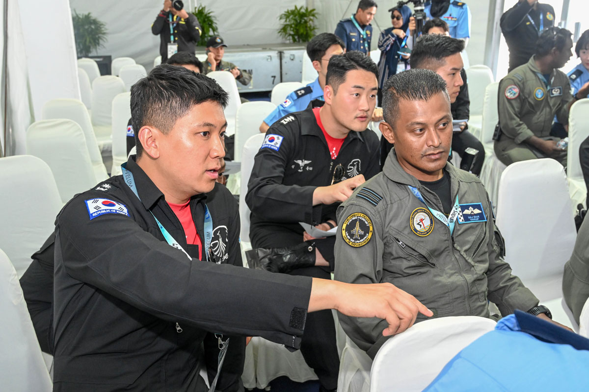 [사진1] 블랙이글스, 말레이시아 공군 우정비행.jpg
