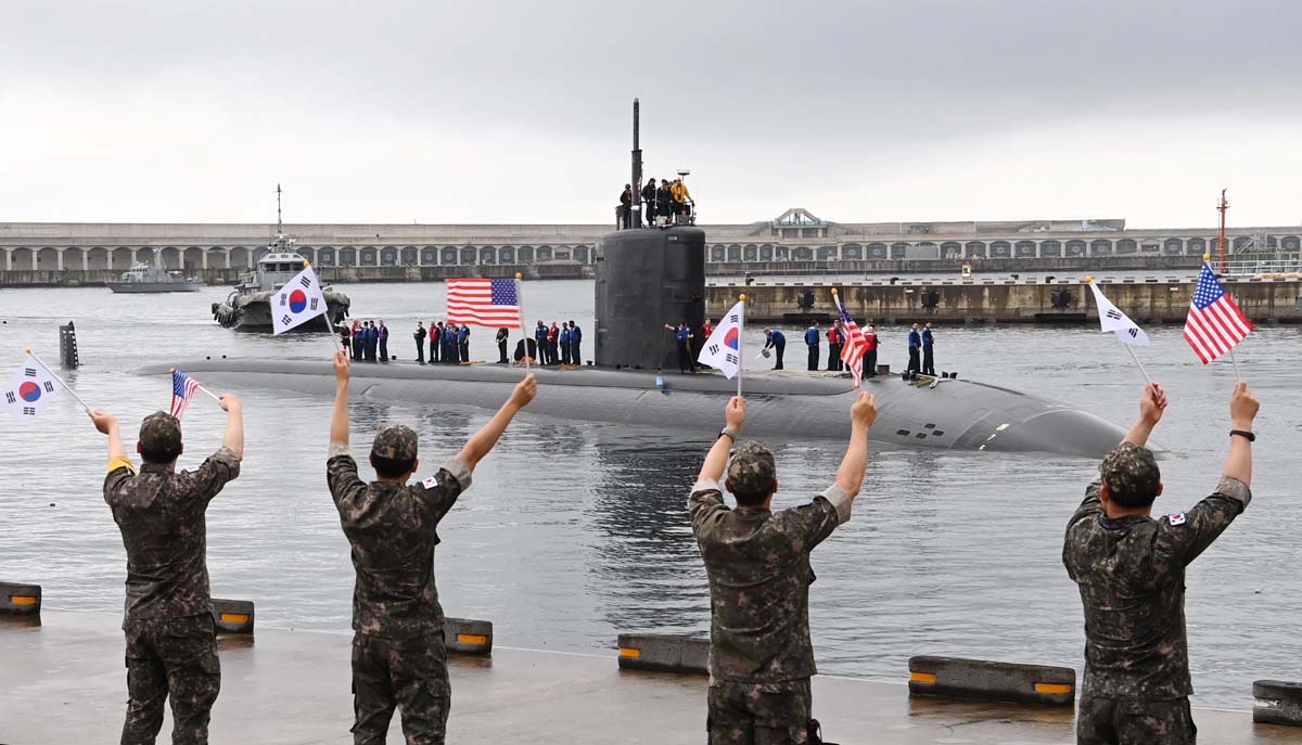 사진 2. 미 핵추진잠수함 아나폴리스함(SSN) 제주해군기지 입항.jpg
