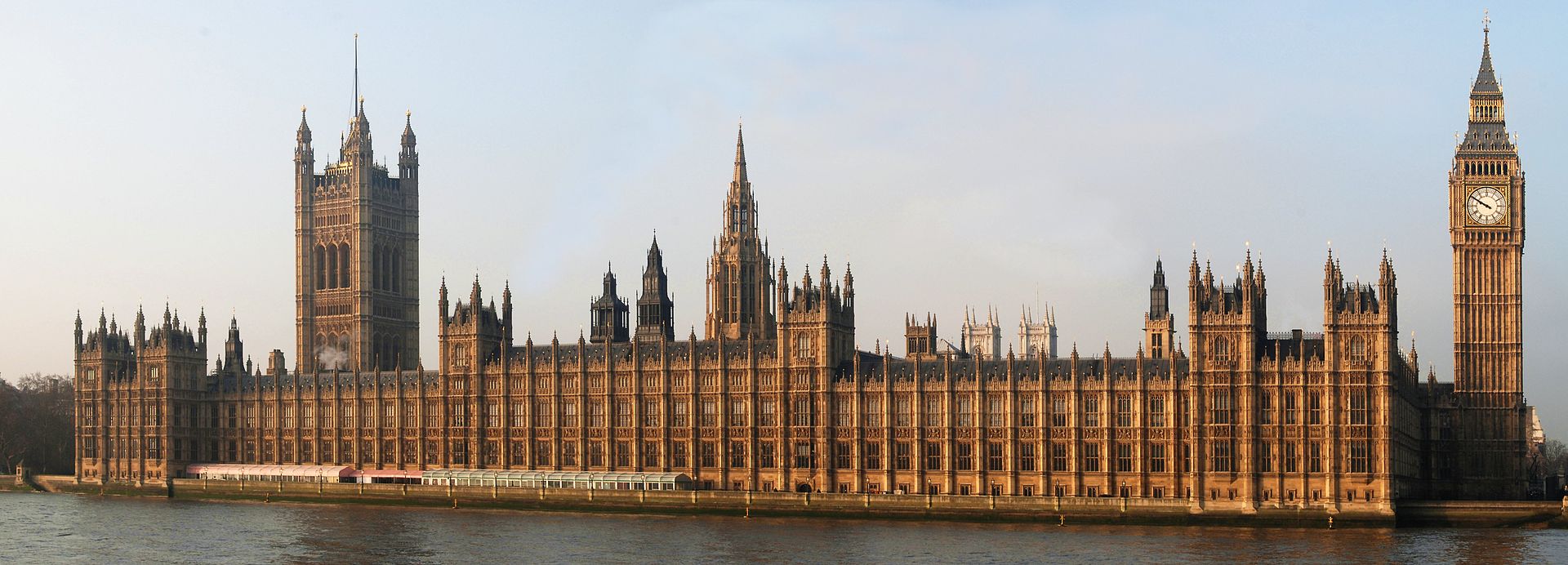 1920px-London_Parliament_2007-1.jpg
