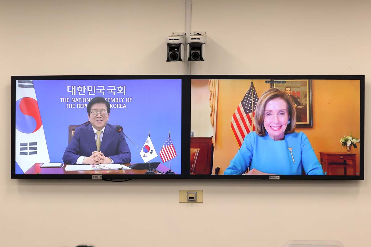 박병석 국회의장, 낸시 펠로시 미국 연방 하원의장과 첫 화상회담3.jpg