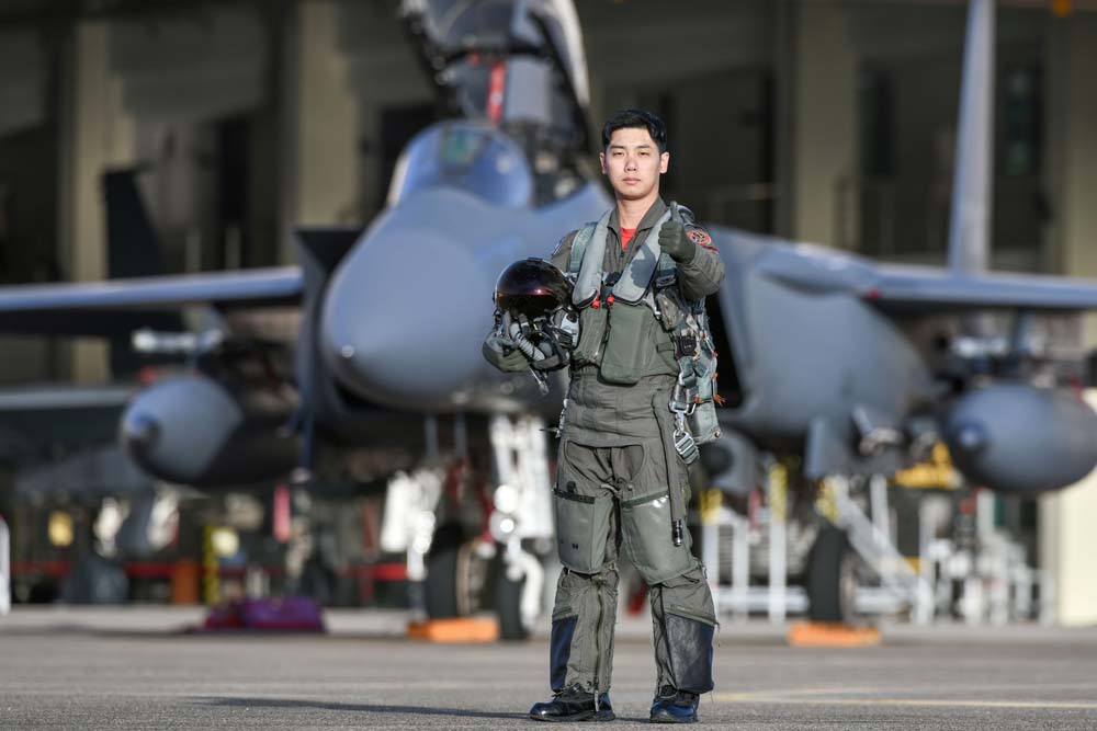 11전비 F-15K 조종사 김우영 대위(1).jpg
