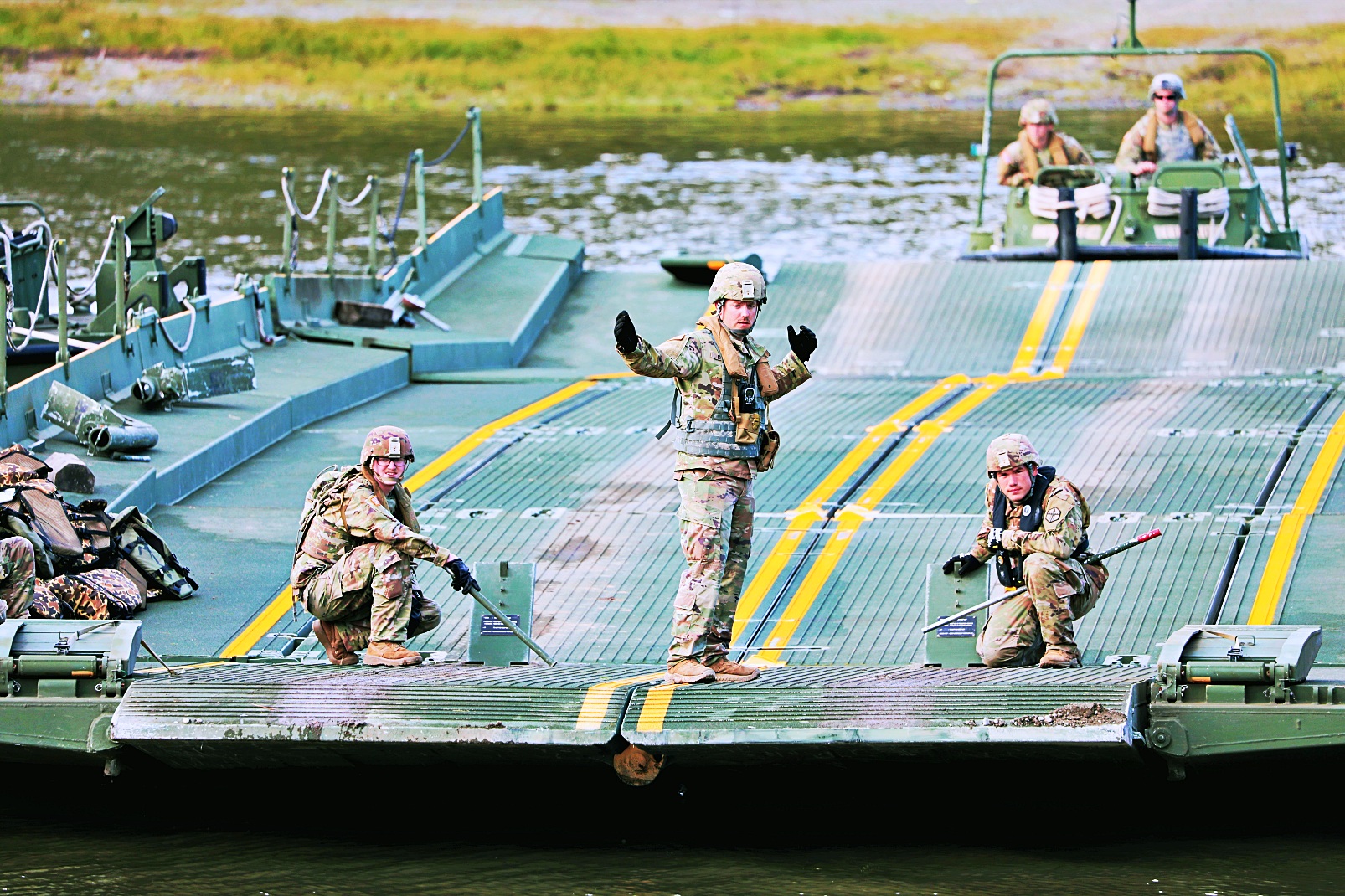 World 육군 - 미국 육군, 주방위군 공병대 Stryker 장갑차 도하훈련 지원